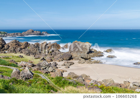 "Aomori Prefecture" Sunny blue sky, blue sea and rocks Tanesashi Coast Hachinohe City "Aomori Prefecture" Sunny blue sky, blue sea and rocks Tanesashi Coast Hachinohe City 106603268