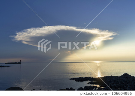 鄂霍次克海中漂浮的雲朵 106604996