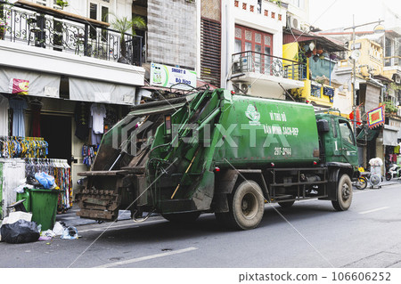 越南河內老城區看到的垃圾車 106606252