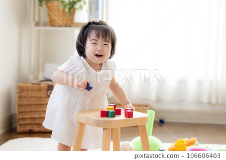 Family girl playing with building blocks 106606403