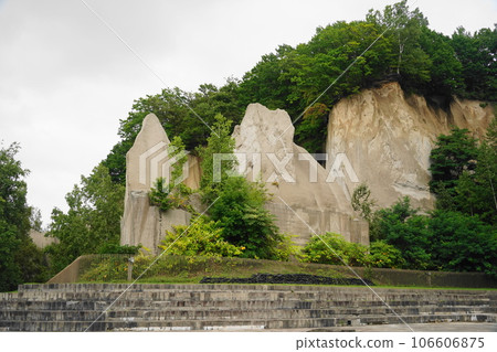 石山綠地的尖銳岩石表面 106606875
