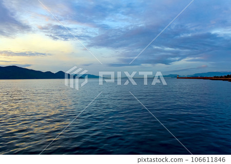 [Kagawa] Takamatsu in early summer, Seto Inland Sea and Setoshibe seen from along the coast 106611846