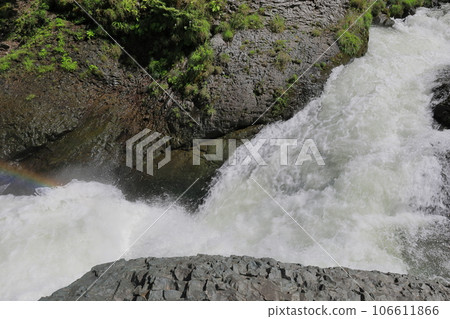 Futaki Waterfall of the Hoki River flowing through Shiobara Onsen Gorge / Nasu-Shiobara City, Tochigi Prefecture 106611866