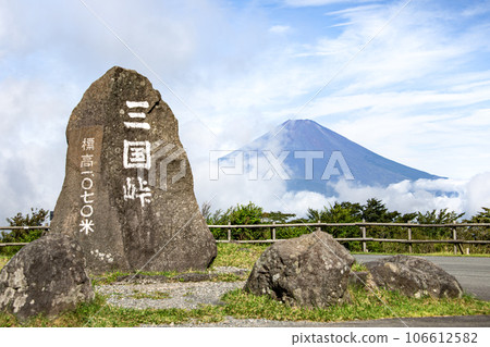 Mt. Fuji in summer seen from Mikuni Pass 106612582
