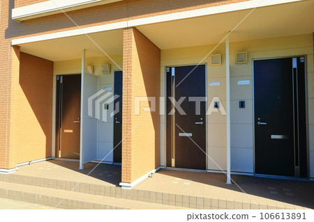 Image of the entrance of a rental apartment/complex 106613891