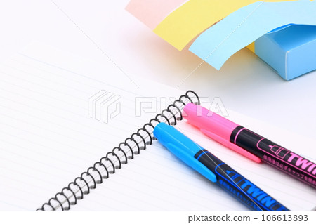 熒光筆和便籤的圖像 106613893