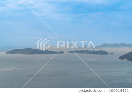 View from the middle of Mt. Aosa on a winter morning, Tomonoura 5 hazy in the sea mist, Kasaoka City, Okayama Prefecture View from the middle of Mt. Aosa on a winter morning, Tomonoura 5 hazy in the sea mist, Kasaoka City, Okayama Prefecture 106614151