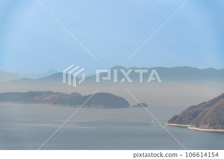 岡山縣笠岡市鞆之浦8號,冬日清晨,從青沙山中部眺望的景色,海霧中的薄霧 岡山縣笠岡市鞆之浦8號,冬日清晨,從青沙山中部眺望的景色,海霧中的薄霧 106614154