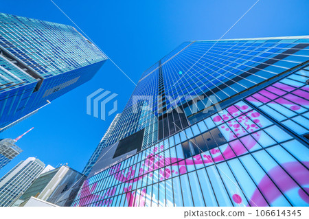 日本東京城市景觀 — 在晴朗的秋日,可以看到澀谷站前的澀谷櫻花舞台澀谷塔等新摩天大樓 日本東京城市景觀 — 在晴朗的秋日,可以看到澀谷站前的澀谷櫻花舞台澀谷塔等新摩天大樓 106614345