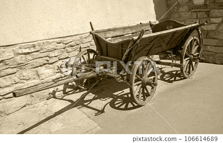 Old wooden cart on the square Old wooden cart on the square 106614689