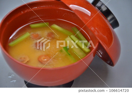 Red miso soup Red miso soup 106614720