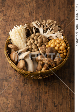 Assorted mushrooms 106614947