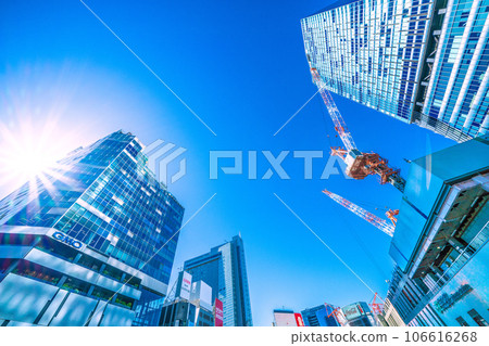 日本東京城市景觀，俯瞰澀谷站、澀谷福拉斯等。擺脫電暈。新時代的黎明。希望之光 106616268