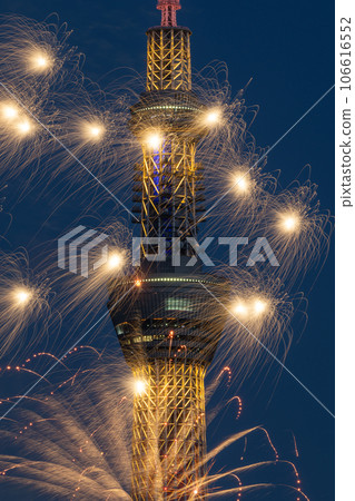 隅田川煙花大會 東京天空樹上的煙花 隅田川煙花大會 東京天空樹上的煙花 106616552