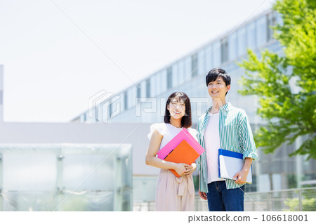 University campus life men and women 106618001