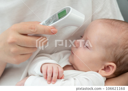 Mother's touch: monitoring baby's health. Concept of technology aiding maternal instincts 106621168