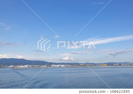 Hokkaido [Hakodate] Hakodate seen from the Tsugaru Kaikyo Ferry 106622895