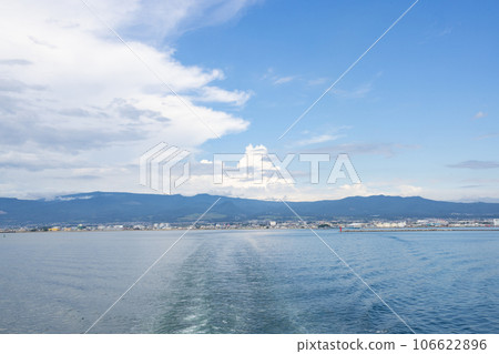 Hokkaido [Hakodate] Hakodate seen from the Tsugaru Kaikyo Ferry 106622896