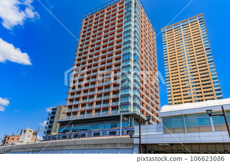 Tower apartment in front of Nippori Station, Arakawa Ward, Tokyo Tower apartment in front of Nippori Station, Arakawa Ward, Tokyo 106623086