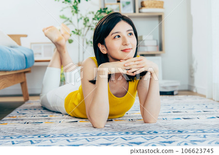 Middle-aged women fashionable Middle-aged women fashionable 106623745