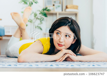 Middle-aged women fashionable Middle-aged women fashionable 106623747