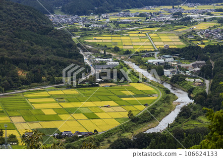 The scenery overlooking the Takeda Castle ruins 106624133