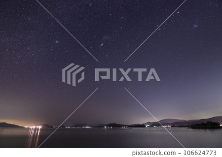 Seto Inland Sea's winter starry landscape Orion in the south 106624773