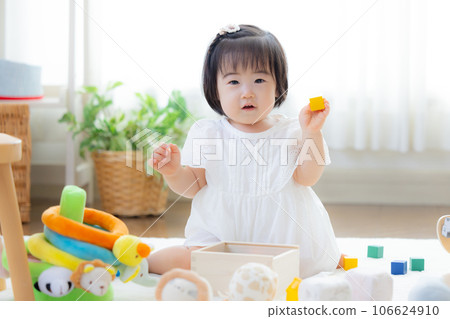 Family girl playing with building blocks Family girl playing with building blocks 106624910