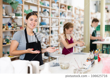 Female master potter invites you to pottery lessons Female master potter invites you to pottery lessons 106625716