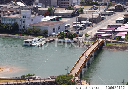餺島碼頭、城內橋以及連接高島和唐津的渡輪巴士總站 106626112