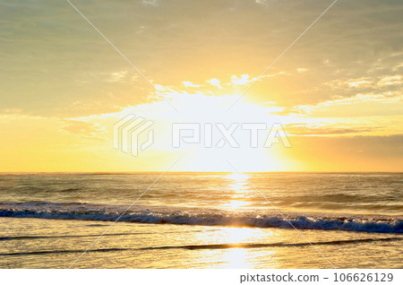 The sun rising from the sea, Ibaraki Prefecture 106626129