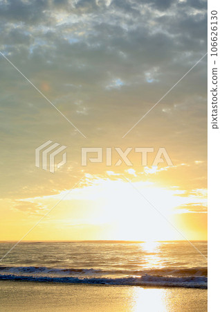 The sun rising from the sea, Ibaraki Prefecture 106626130