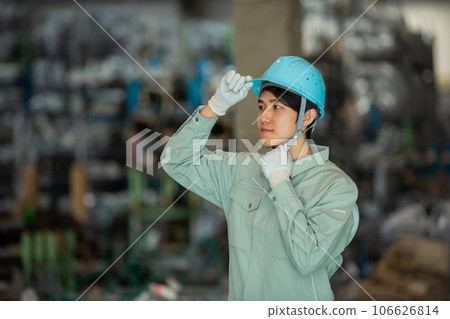 在工廠工作的工人 106626814
