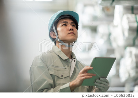 Workers checking inventory in the warehouse 106626832