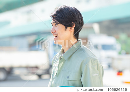 戶外工作服的年輕人 106626836