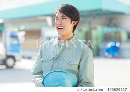 戶外工作服的年輕人 106626837