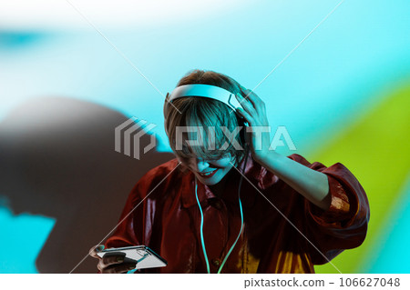 female, females, lady 106627048