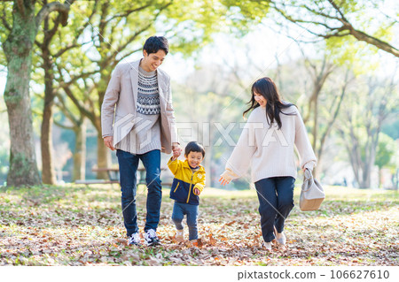 Parents and children playing in the autumn park 106627610