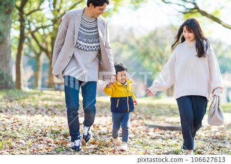 Parents and children playing in the autumn park 106627613