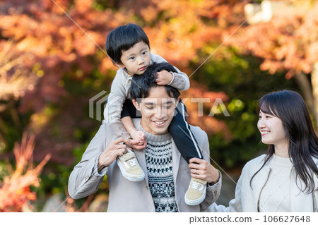 A family having a conversation while looking at the autumn leaves A family having a conversation while looking at the autumn leaves 106627648