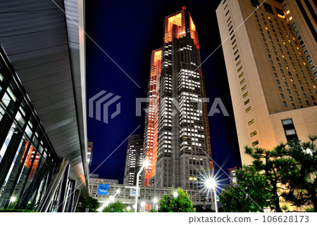 Night view of the Tokyo Metropolitan Government Building and the Tokyo Metropolitan Assembly building dyed in orange 106628173