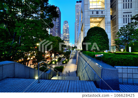 Evening view of Nishi-Shinjuku skyscrapers including the Tokyo Metropolitan Government Building and Shinjuku Sumitomo Building Evening view of Nishi-Shinjuku skyscrapers including the Tokyo Metropolitan Government Building and Shinjuku Sumitomo Building 106628425