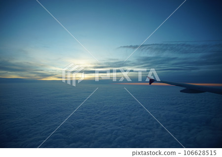 從飛過頭頂的客機拍攝的日落前的雲海（2022 年 5 月） 106628515