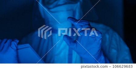 穿防護服的男子用於傳染病控制 106629683