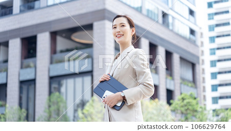 Business Office District Women 106629764