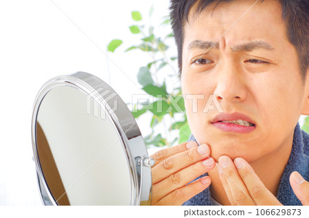 A man in his 40s who is concerned about his skin condition 106629873