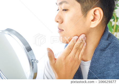40多歲的男性,關心自己的皮膚狀況 40多歲的男性,關心自己的皮膚狀況 106629877