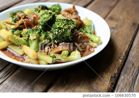 蠔油炒西蘭花、蘆筍和豬肉 蠔油炒西蘭花、蘆筍和豬肉 106630570