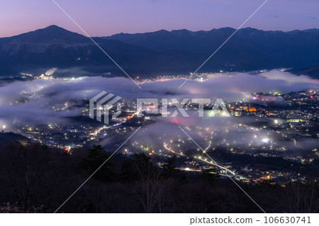 "Saitama Prefecture" Chichibu's sea of clouds night view, fantastic scenery 106630741