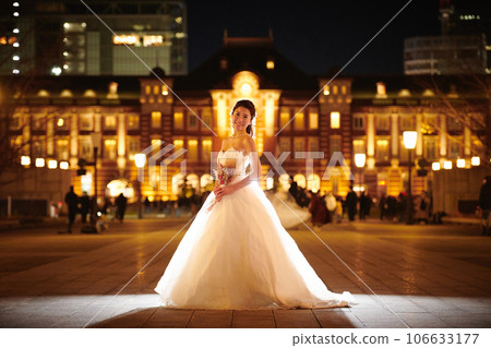 新娘晚上在東京車站拍婚紗照 新娘晚上在東京車站拍婚紗照 106633177